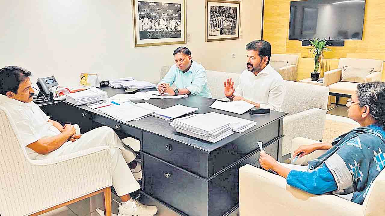 రేవంత్ ఫెయిల్.. ఉల్టా మాపై బ్లాక్ మెయిల్