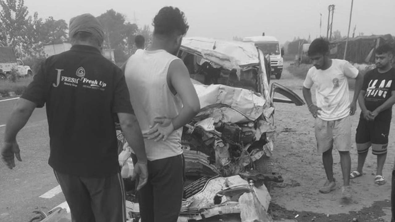 Road Accident | పండుగ వేళ విషాదం.. రోడ్డు ప్రమాదంలో ఒకే కుటుంబానికి చెందిన ఆరుగురు మృతి