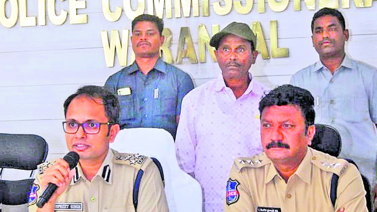 మావోయిస్ట్‌ లొంగుబాటు