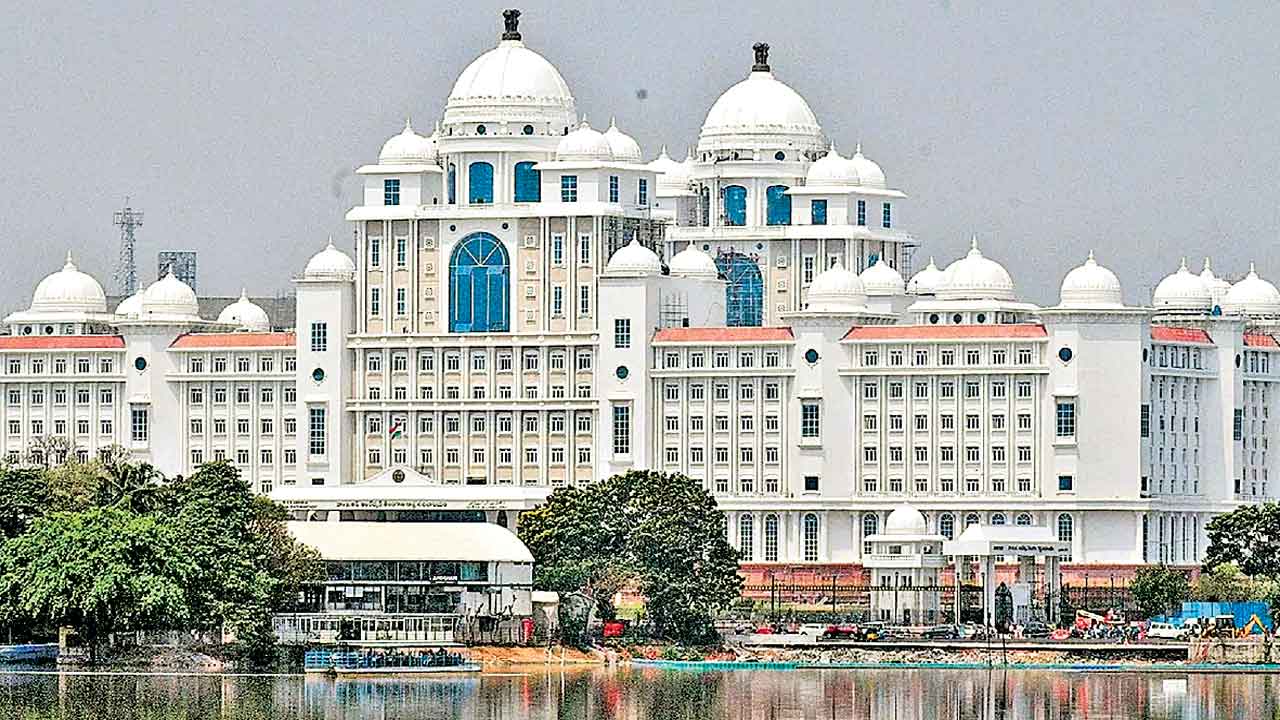 మన గుట్టు మనమే రట్టు చేస్తే ఎట్లా?.. మంత్రుల మధ్య పరస్పర ఆరోపణలేంది?: క్యాబినెట్‌ భేటీలో సీఎం రేవంత్‌