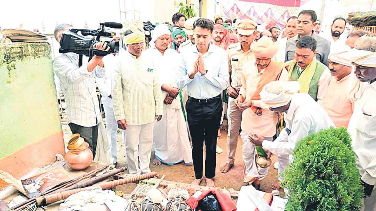 ఆదివాసుల సంస్కృతికి నిదర్శనం దండారీ.. ఆదిలాబాద్‌ ఎస్పీ అఖిల్‌ మహాజన్‌