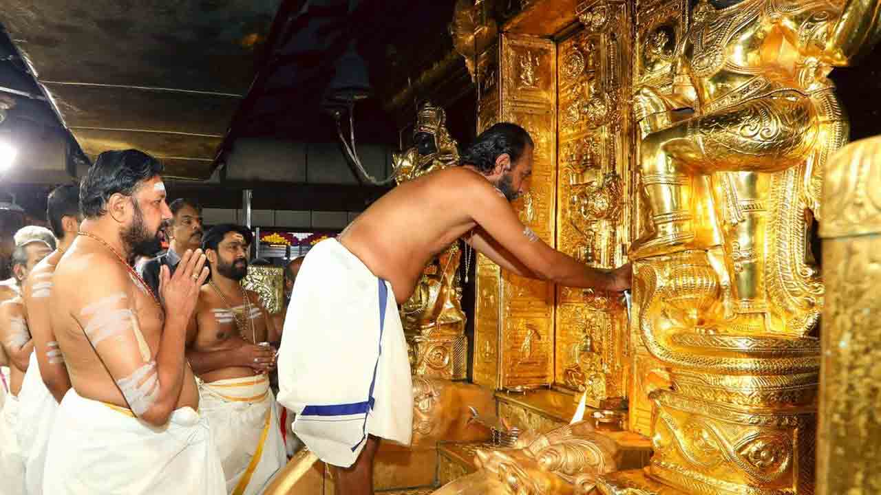 Sabari temple Gold | శబరిమలలో బరువు తగ్గిన బంగారు తాపడాలు.. కేరళ హైకోర్టులో విచారణ
