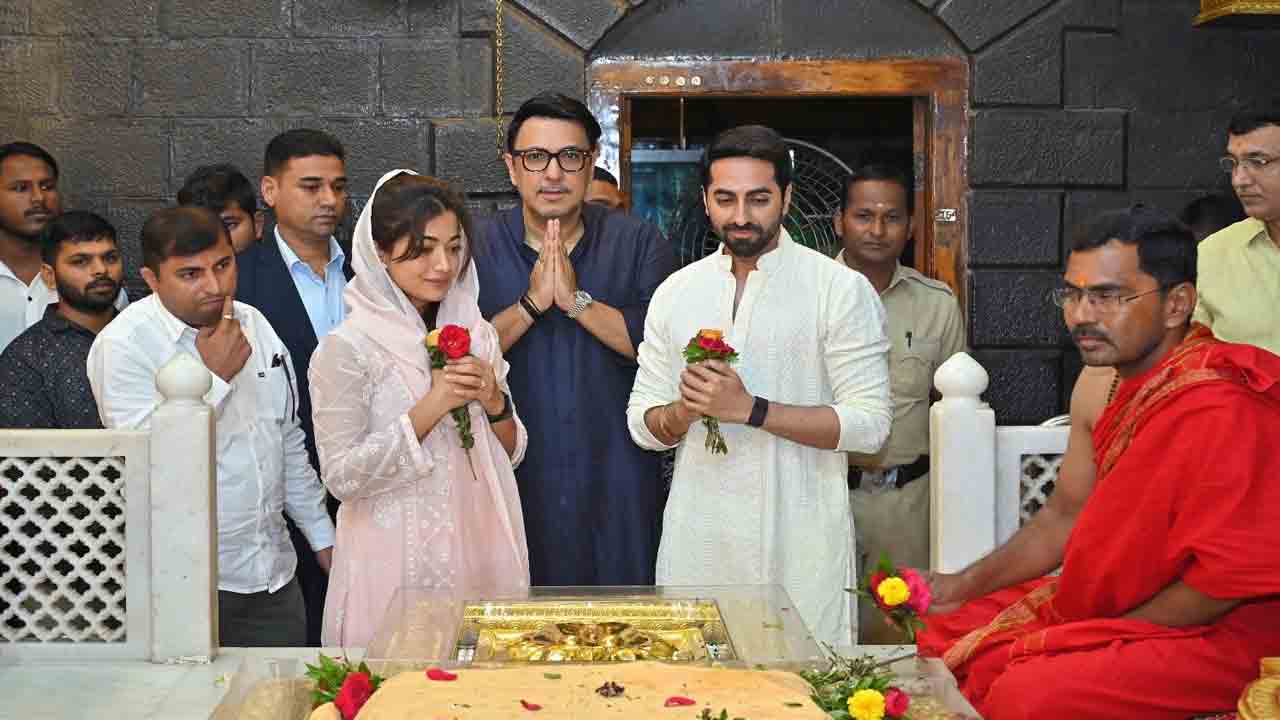 Rashmika Mandanna | థామా ప్ర‌మోష‌న్స్.. షిర్డీ సాయిబాబాను ద‌ర్శించుకున్న రష్మిక, ఆయుష్మాన్ ఖురానా