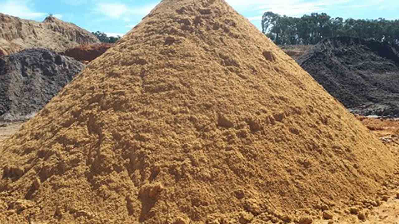 Sand Mining | ఇసుక తరలింపు వ్యవహారం.. జీపీఓపై ట్రాక్టర్ యజమాని దాడికి యత్నం