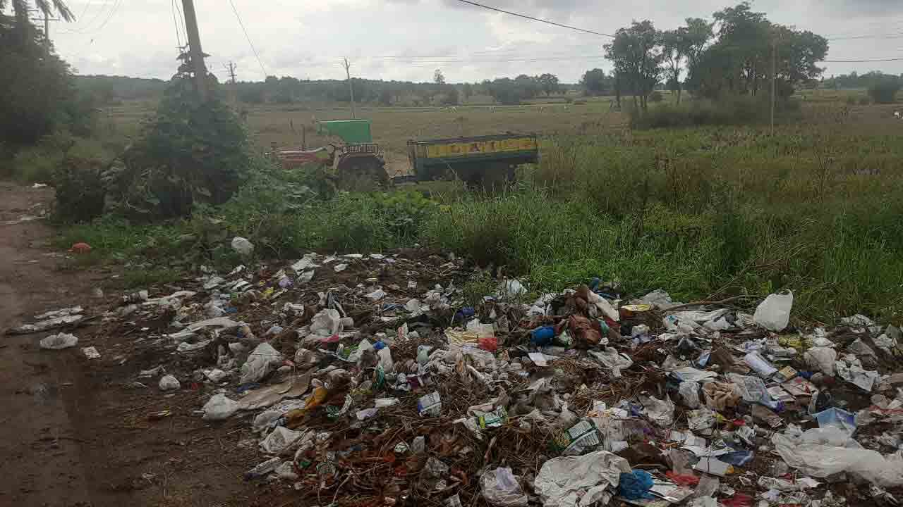 Sanitation | పారిశుద్ధ్యం అస్తవ్యస్తం.. గ్రామంలో కుప్పలు తెప్పలుగా సమస్యలు