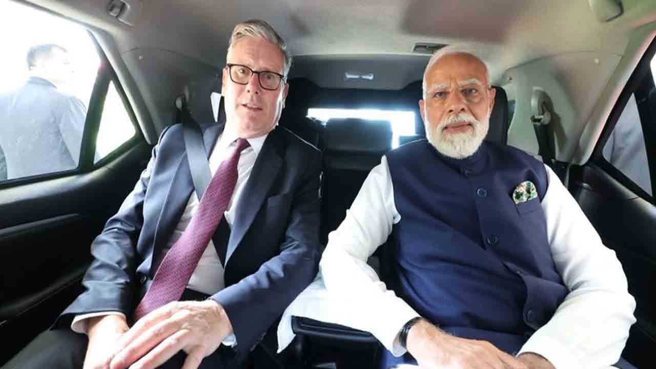 PM Modi Trolling | సీట్ బెల్ట్ ధరించిన ఇంగ్లండ్ ప్రధాని, బెల్ట్ లేకుండా మోదీ.. ట్రోల్ చేస్తున్న నెటిజ‌న్లు