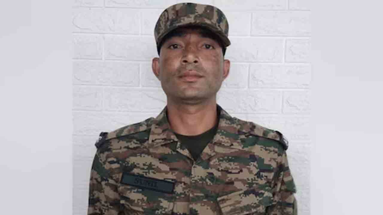 ఆగిన ఊపిరికి ఆయువు పోసి.. రైల్లో 8 నెలల చిన్నారిని సీపీఆర్‌తో కాపాడిన సిపాయి సునీల్‌