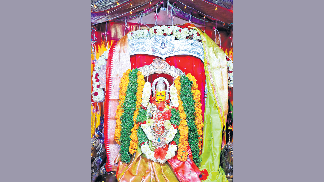 సిద్ధిదా అలంకారంలో అమ్మవారు