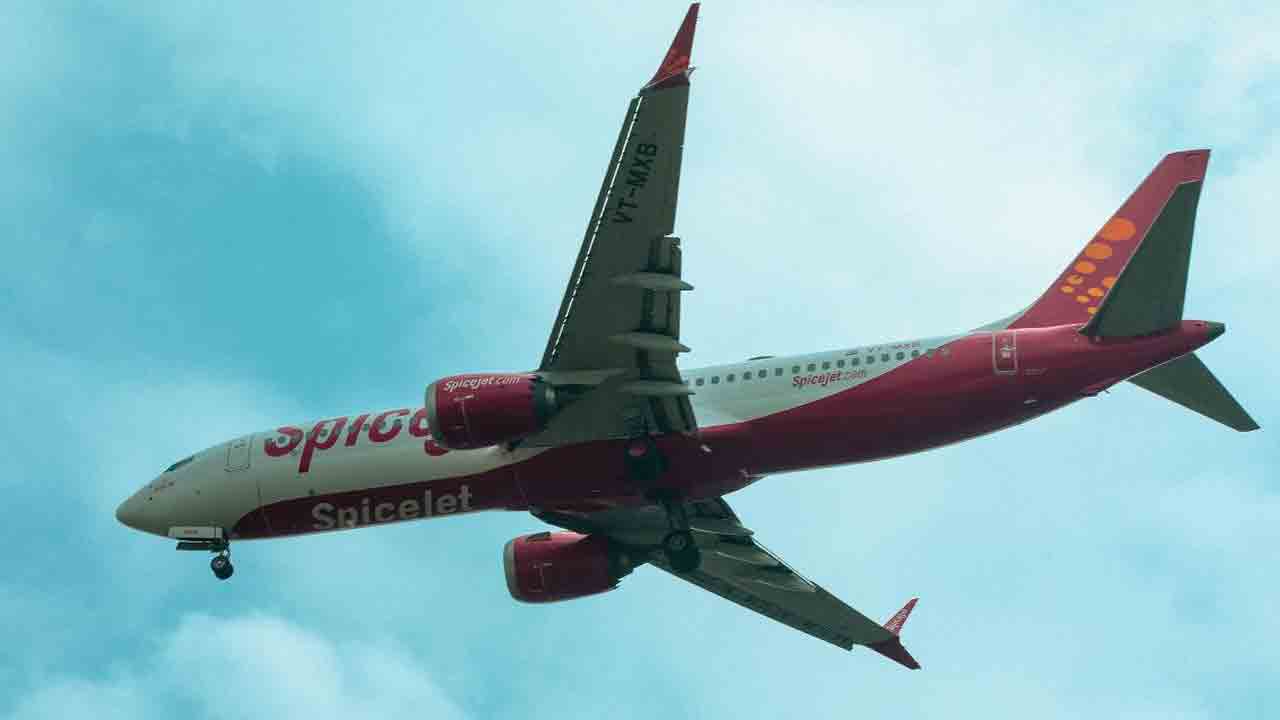 SpiceJet | పాట్నా వెళ్తున్న విమానంలో సాంకేతిక సమస్య.. ఢిల్లీకి దారిమళ్లింపు
