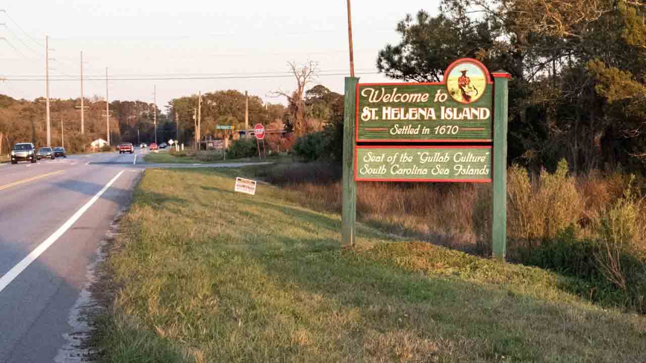 అమెరికన్‌ దీవిలో కాల్పులు.. నలుగురి మృతి