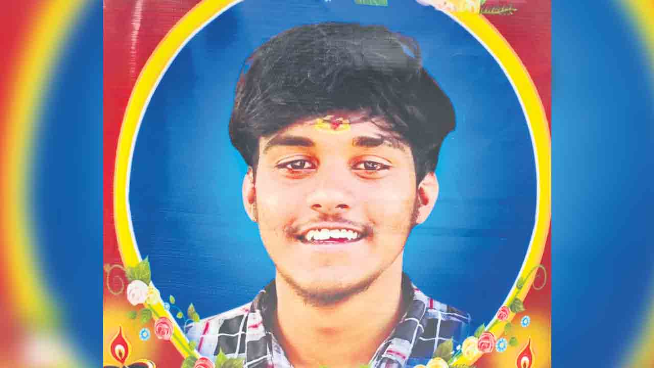 డెంగీతో విద్యార్థి మృతి