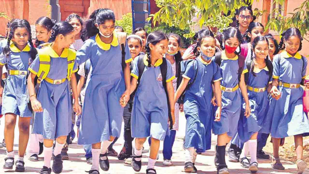 విద్యార్థుల హాజరు అంతంతే