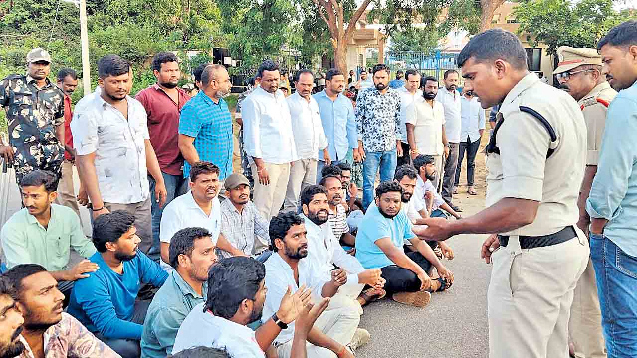 గురుకులంలో విద్యార్థి అనుమానాస్పద మృతి
