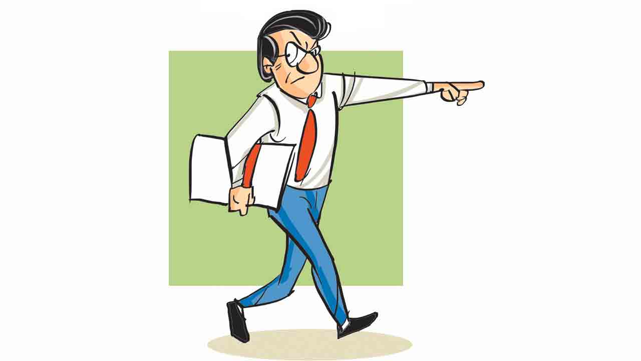 మళ్లీ అనర్హుడికే అందలం!.. సర్కారు తీరుపై ఉపాధ్యాయుల ఆగ్రహం