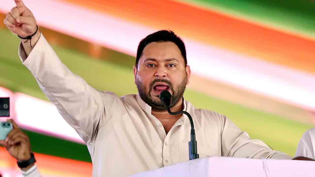Tejashwi Yadav | ఆర్జేడీని గెలిపిస్తే ఇంటికో ఉద్యోగం.. బీహారీలకు తేజస్వియాదవ్‌ హామీ