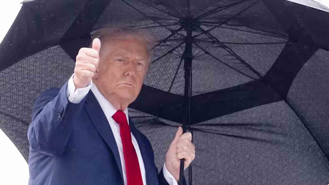 Donald Trump | ఇజ్రాయెల్‌కు బయల్దేరి వెళ్లిన ట్రంప్‌.. గాజాలో యుద్ధం ముగిసిందంటూ ప్రకటన‌