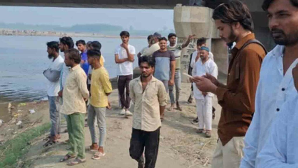 Up Man Jumps Into Yamuna Wi