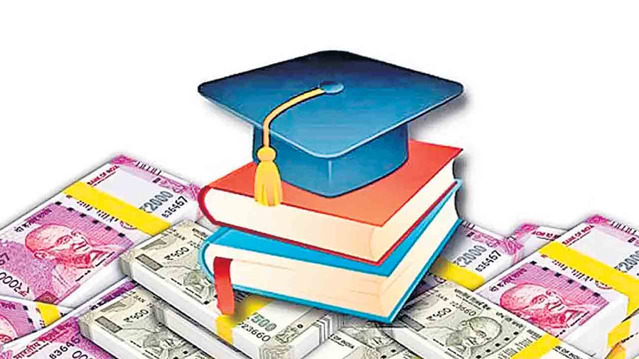 ఆరని ఫీజు బకాయిల చిచ్చు