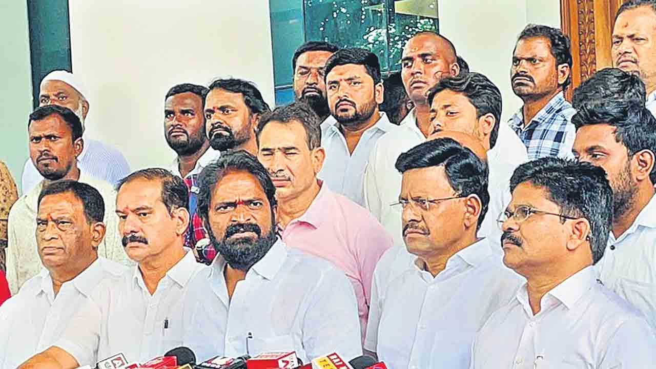 ఆడబిడ్డ కంటతడిపై అనుచిత వ్యాఖ్యలా?.. మంత్రులారా మానవత్వం మరిచారా?.. వీ శ్రీనివాసగౌడ్‌