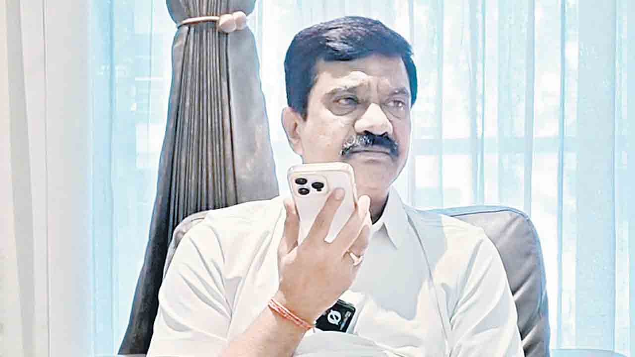 బీసీ రిజర్వేషన్లపై కాంగ్రెస్‌, బీజేపీ కపట రాజకీయాలు