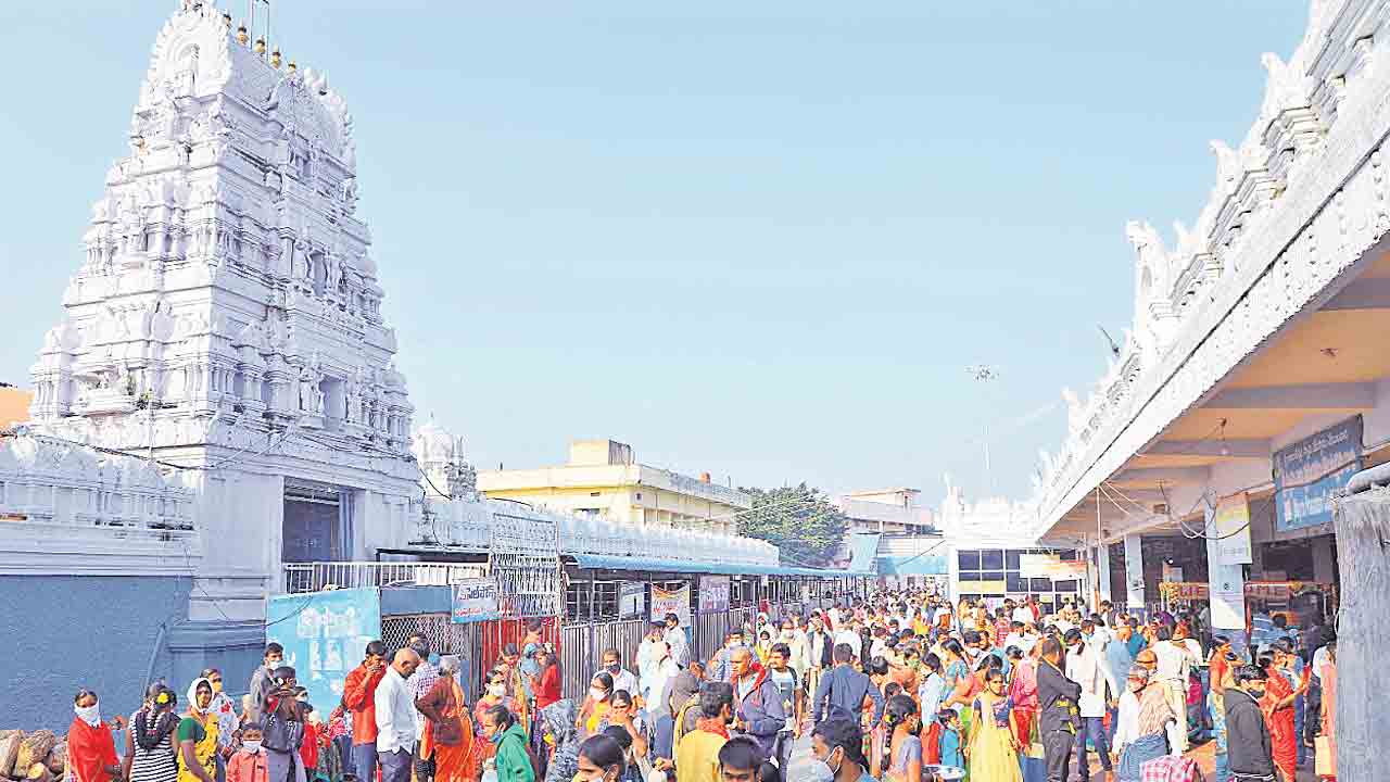 ఇదేమి చోద్యం రాజన్నా..? సొంతంగా లీగల్‌ అడ్వయిజర్‌ నియామకం