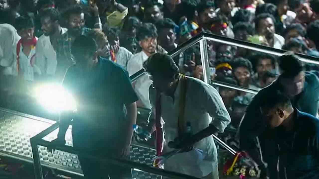 Actor Vijay | నేడు కరూర్ బాధితులను కలవనున్న విజయ్.. మీడియా, పార్టీ నేతలకు నో ఎంట్రీ