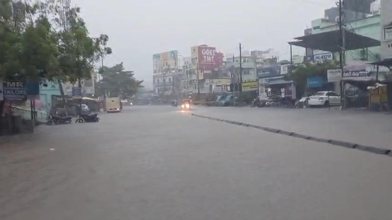 Montha Cyclone | వరంగల్‌పై ‘మొంథా’ పంజా..! దంచికొట్టిన వానలు.. జలమయమైన నగరం..!