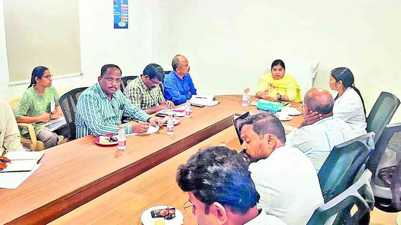 పనుల్లో వేగం పెంచాలి