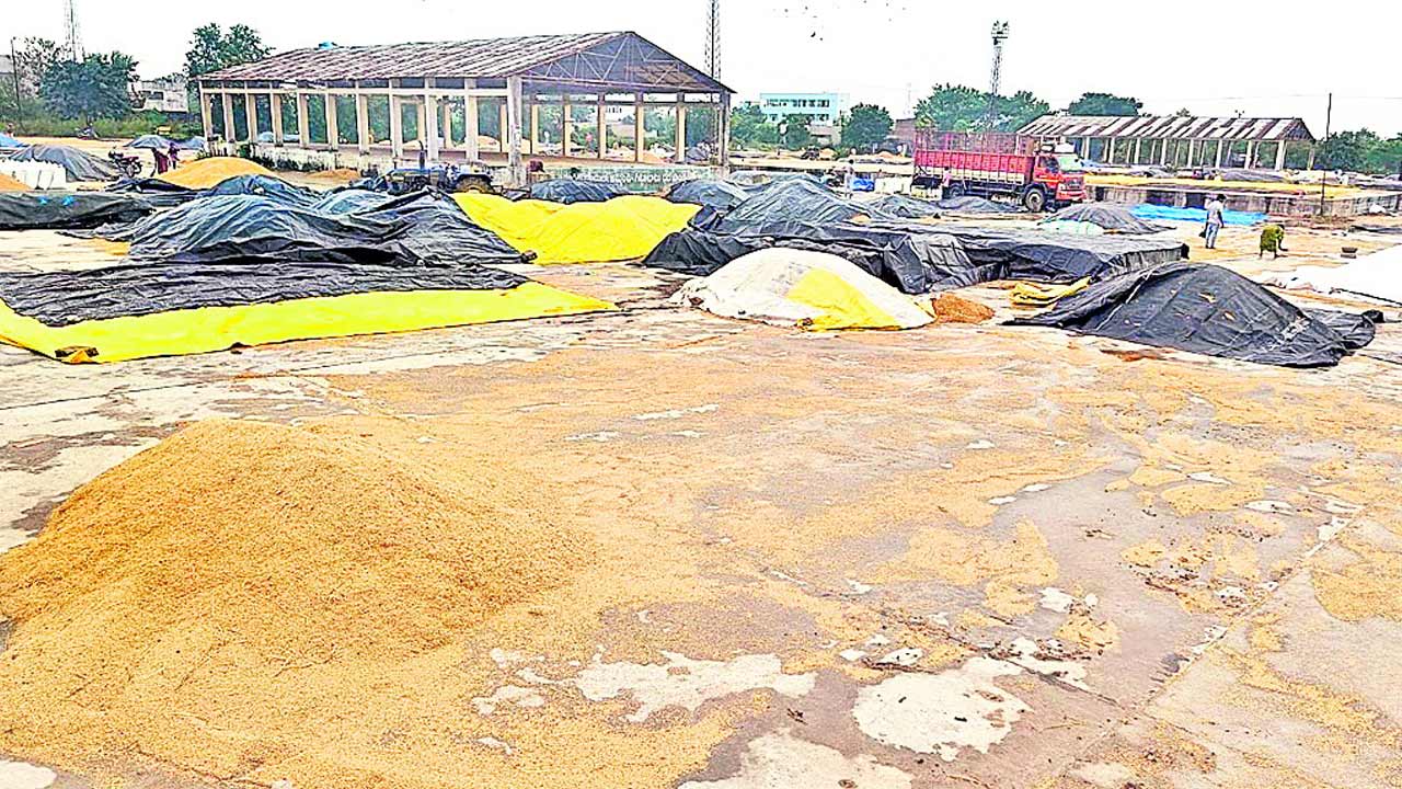 ఎక్కడి ధాన్నం అక్కడే!