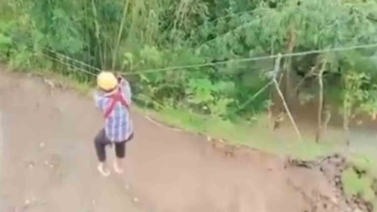 Watch: కొండచరియలు విరిగిపడిన రోగులకు చికిత్స కోసం.. పెద్ద సాహసం చేసిన డాక్టర్‌