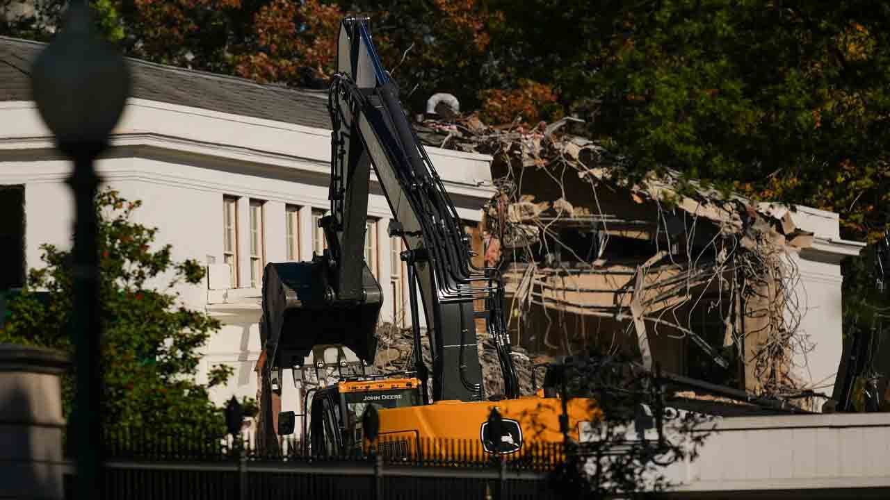 White house | వైట్‌హౌస్‌లో ఈస్ట్‌వింగ్‌ కూల్చివేత.. వివాదాస్పదమైన ట్రంప్‌ నిర్ణయం