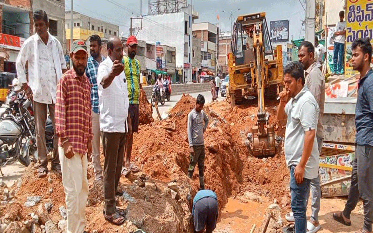 Nilagiri : రోడ్డు విస్త‌ర‌ణ ప‌నుల‌ను స‌కాలంలో పూర్తి చేయాలి : అబ్బ‌గోని ర‌మేశ్‌