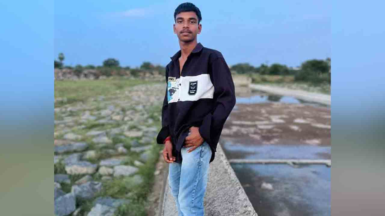 Road accident | రోడ్డు ప్రమాదంలో యువకుడు మృతి.. రోడ్డుపై బంధువుల ఆందోళన