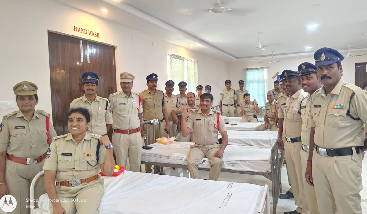 Blood donate | ప్రతీ ఒక్కరూ రక్తదానం చేయాలి.. హుజురాబాద్‌ ఏసీపీ మాధవి