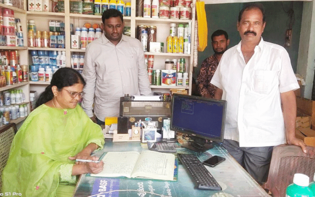 Karepally : ఎరువులు అధిక ధ‌ర‌ల‌కు విక్ర‌యిస్తే చ‌ర్య‌లు : ఏడీఏ క‌రుణ‌శ్రీ‌