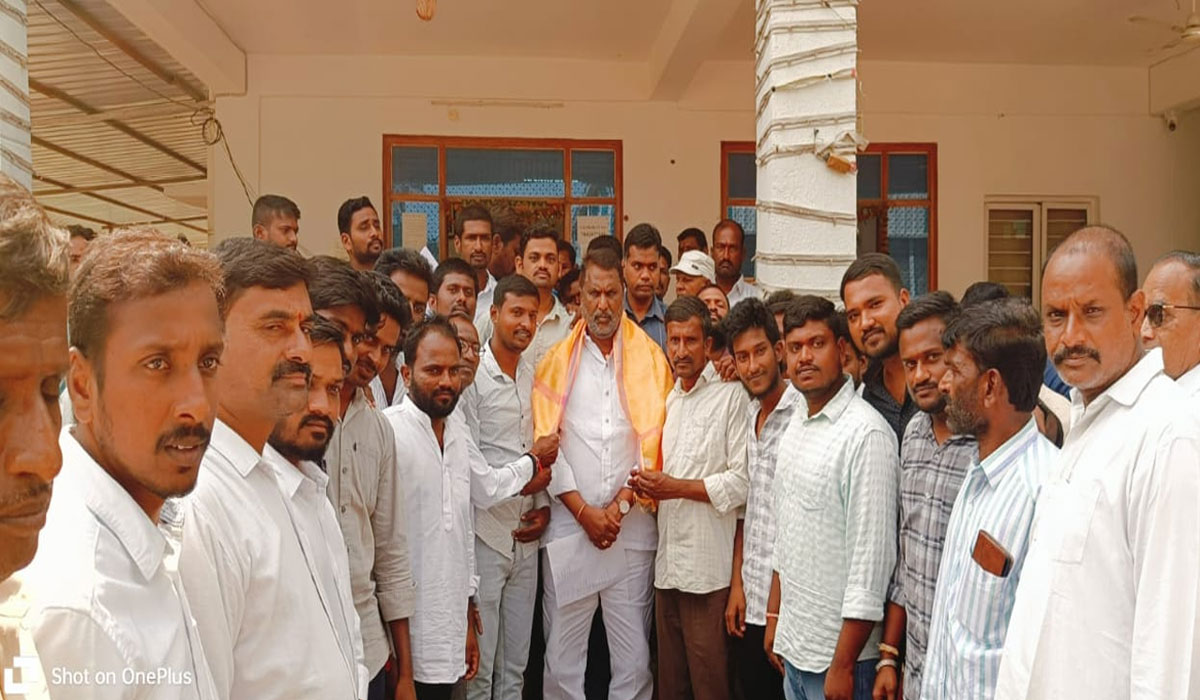 Minister Adluri Laxman Kumar | శాలివాహన కుల సంఘ భవనం మంజూరు చేయాలని మంత్రి అడ్లూరి లక్ష్మణ్ కుమార్‌కు వినతి