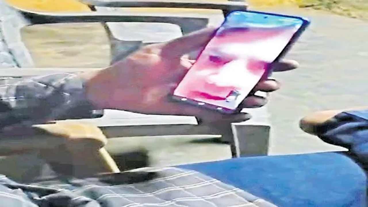 AI Video Calls | టీడీపీ నుంచి జడ్పీటీసీ టికెట్‌ నీకే.. చంద్రబాబు పేరుతో ఏఐ వీడియో కాల్‌!