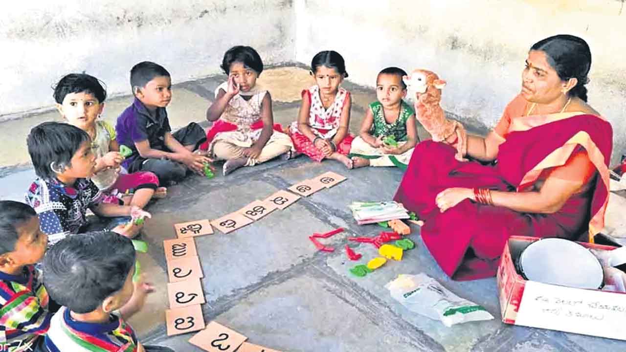 Anganwadi | కమీషన్లు ఇవ్వకే మోగని సెల్‌ఫోన్లు.. హస్తం నేతల వాటాల ఒత్తిడితో  అంగన్‌వాడీలకు ఫోన్ల పంపిణీ జాప్యం!