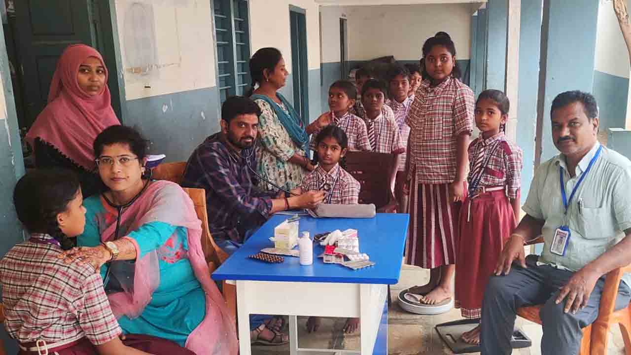 Dr. Anita | సీజనల్ వ్యాధులపట్ల విద్యార్థులు అప్రమత్తంగా ఉండాలి : డాక్టర్ అనిత