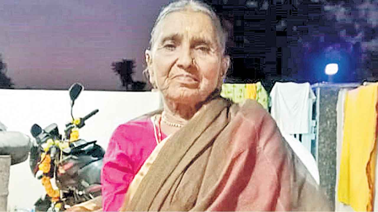 గుండెపోటుతో ట్రిపుల్‌ ఆర్‌ బాధితురాలు మృతి