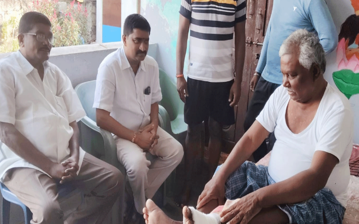 Nidamanoor : మాజీ సర్పంచ్‌కు పరామర్శ