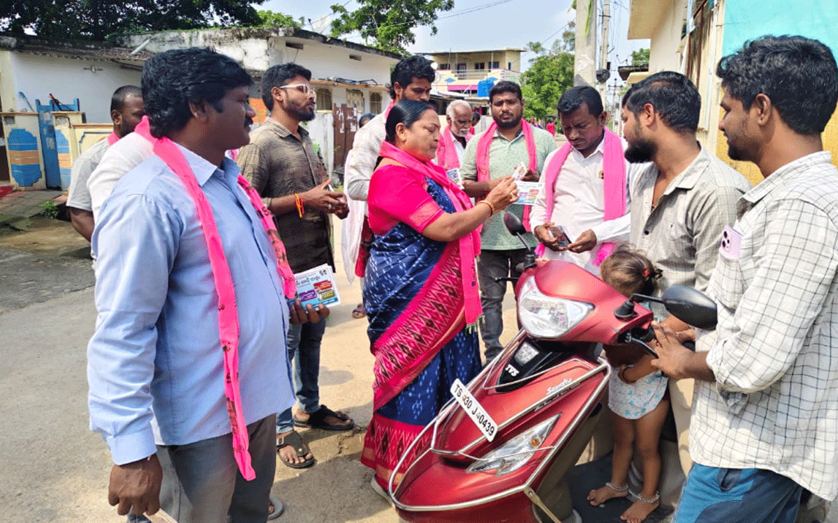 Suryapet : హామీలు అమలు చేయని ప్రభుత్వాన్ని ప్రజలు ప్రశ్నించాలి : పెరుమళ్ల‌ అన్నపూర్ణ