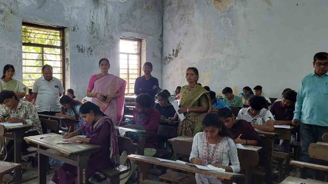 Arts College | ఆర్ట్స్​‍కాలేజీలో డిగ్రీ సెమిస్టర్‌ పరీక్షలు ప్రారంభం : ప్రిన్సిపల్‌ సుంకరి జ్యోతి