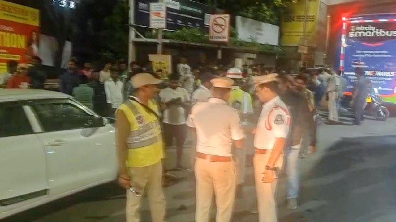 RTA Checkings | హైదరాబాద్లో ట్రావెల్స్ బస్సుల తనిఖీలు.. పలు వాహనాలు సీజ్