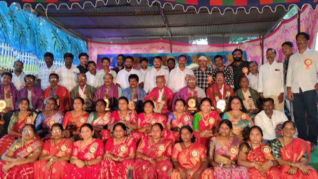 Alumni | ఘనంగా పూర్వ విద్యార్థుల ఆత్మీయ సమ్మేళనం