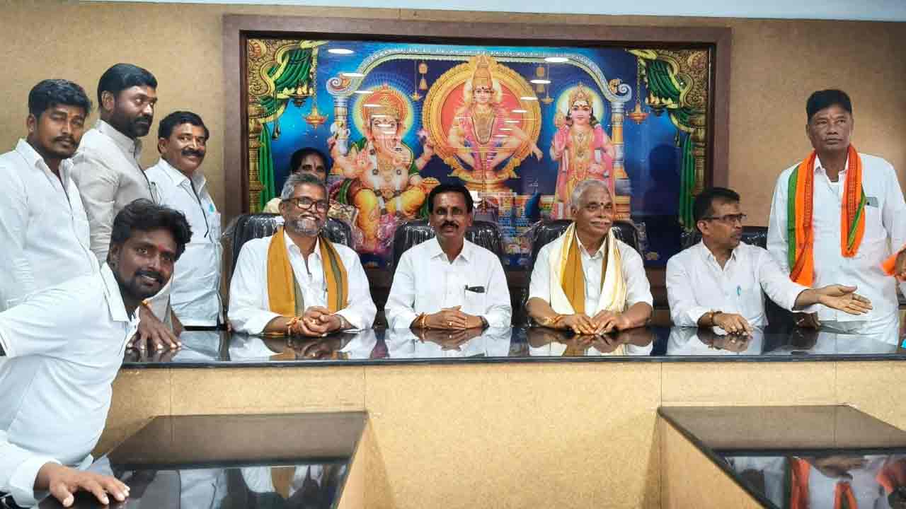 ప్రతి ఒక్కరూ అయ్యప్ప స్వామి అనుగ్రహం పొందాలి : మాజీ ఎమ్మెల్యే రవీంద్ర కుమార్