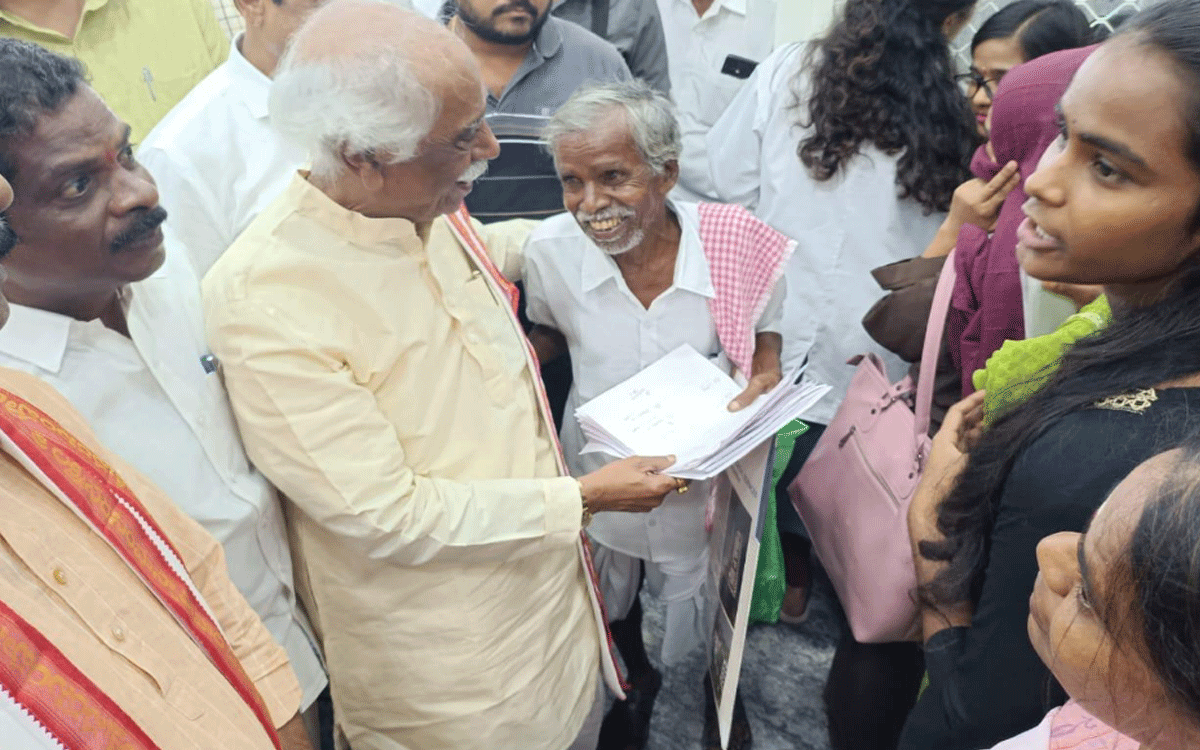 Bibinagar : గ్రామీణ ప్రాంత ప్రజలకు ఎయిమ్స్ సేవలపై అవగాహన కల్పించాలి : బండారు దత్తాత్రేయ