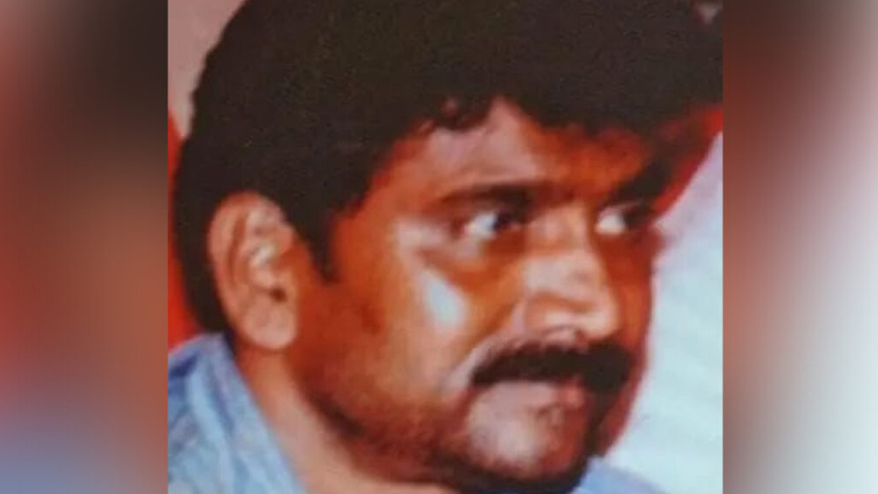 Bandi Prakash | డీజీపీ శివధర్ రెడ్డి సమక్షంలో లొంగిపోయిన మావోయిస్టు కీలక నేత బండి ప్రకాశ్