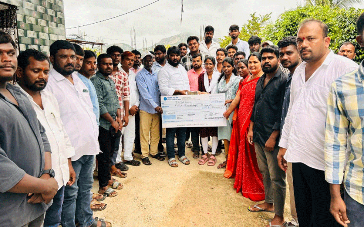 Konda Mallepally : వైద్య విద్యార్థినుల‌కు ఈఎల్‌వీ భాస్కర్ ఫౌండేషన్ ఆర్థిక సాయం