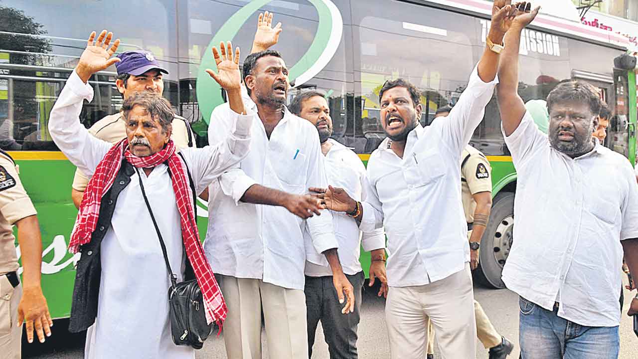 రేవంత్‌ పగ.. బీసీలకు దగా.. చెల్లని జీవోతో చిల్లర రాజకీయం